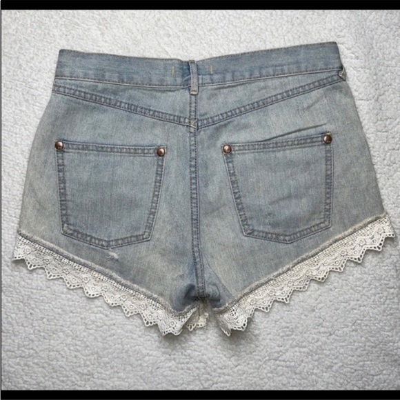 FREE PEOPLE Lacey denim cutoff shorts lace trim SHORTS SIZE 27 Vacation Beach - Picture 6 of 8